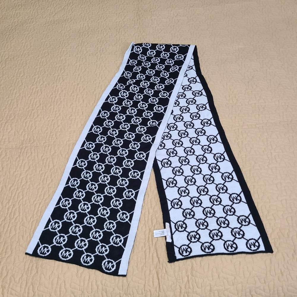 Michael Kors knit logo winter scarf - Picture 2 of 5